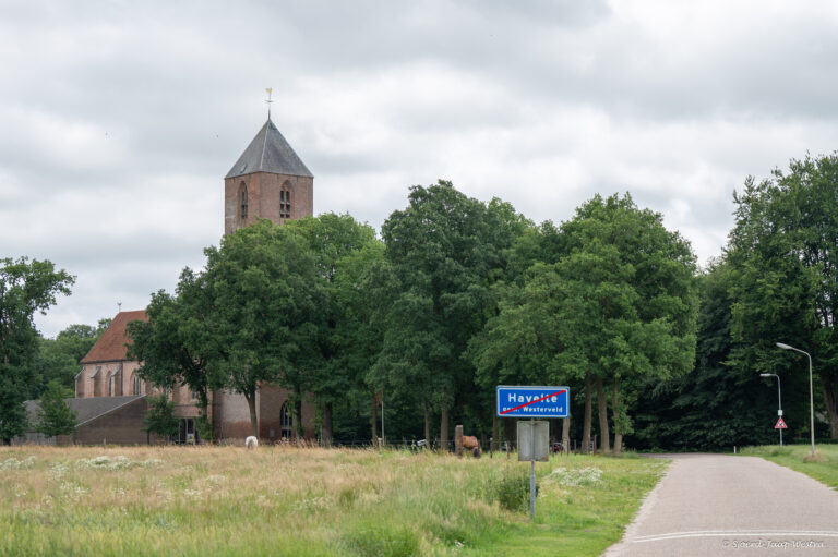 zicht op kerk (2)